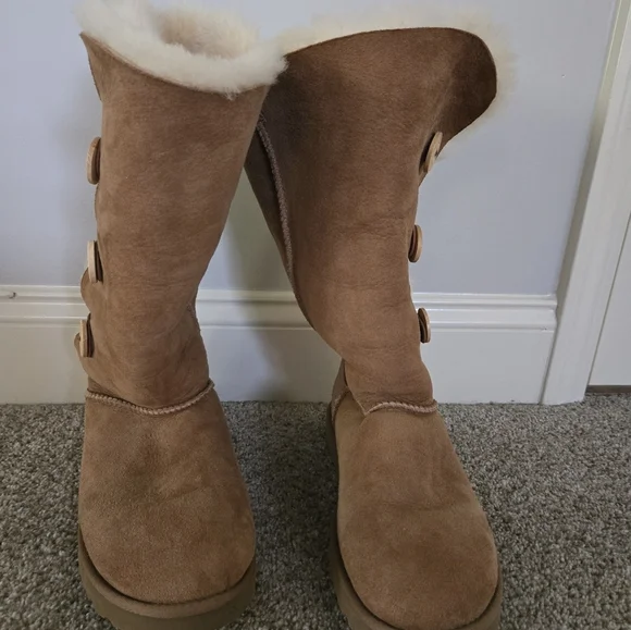 Uggs Women's Tan Suede Boots - Picture 1 of 9